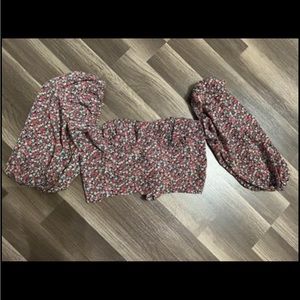 Floral half sleeve backless, crop top size, small new without tags in Vici